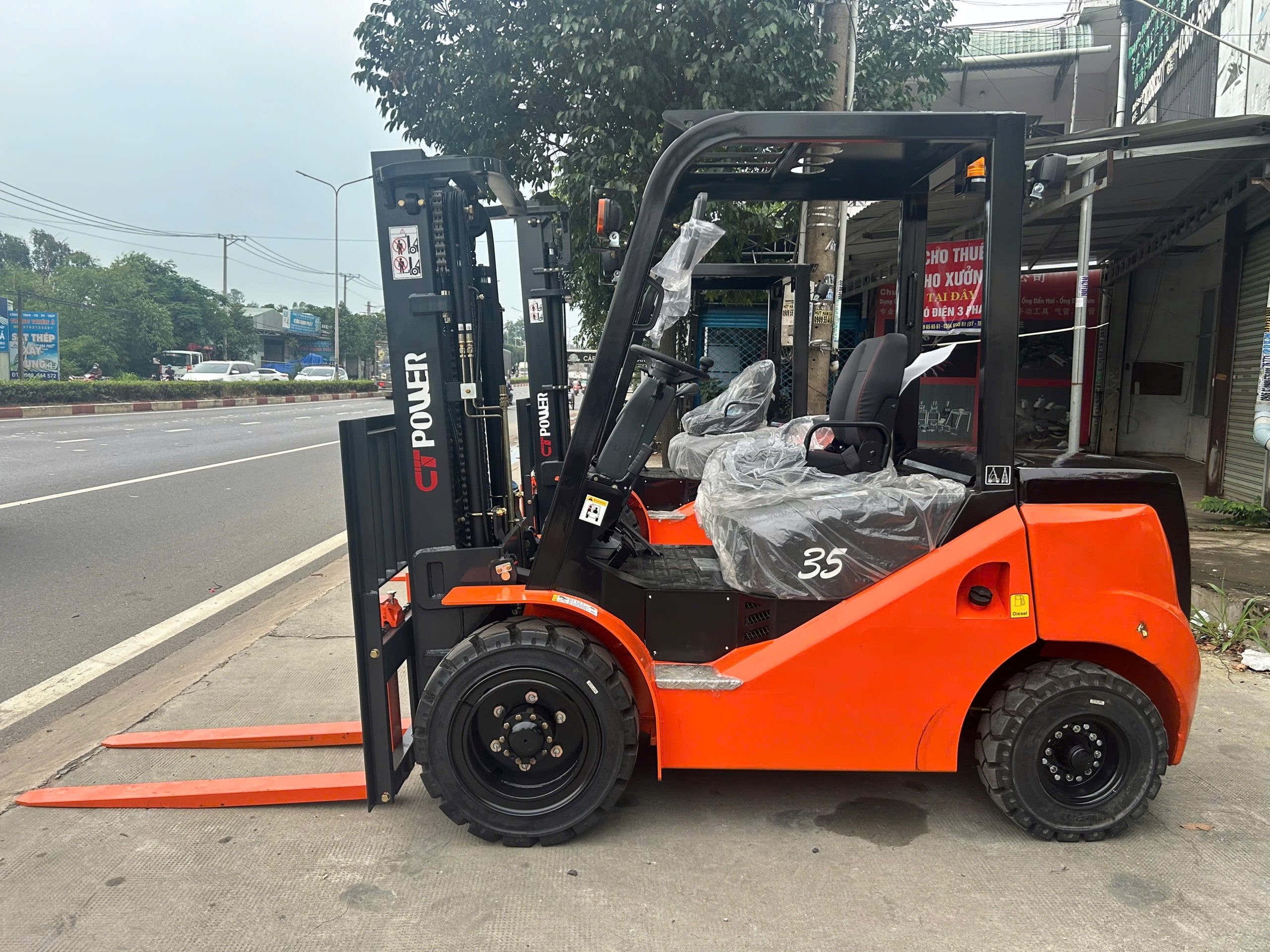 Cách Chọn Xe Nâng Tải Trọng Phù Hợp Với Nhu Cầu – Hướng Dẫn Từ Thực Tế