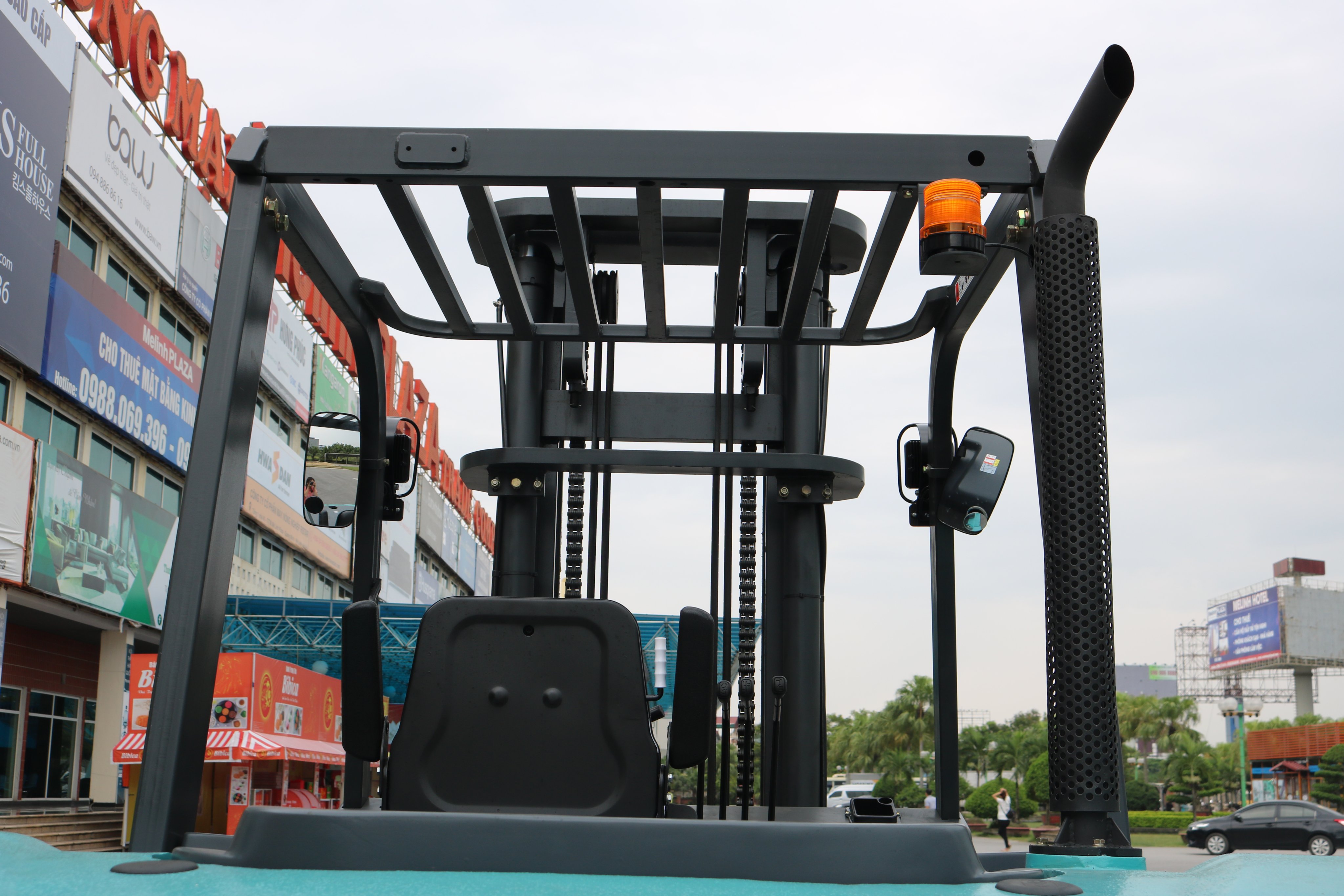 Khung sườn chắc chắn giúp nâng tải trọng 7 tấn không hề bị ảnh hưởng