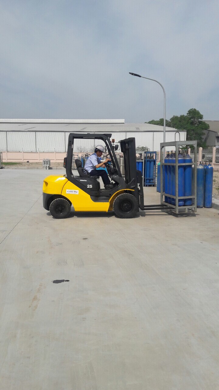 Bàn giao xe nâng Komatsu FD30-17