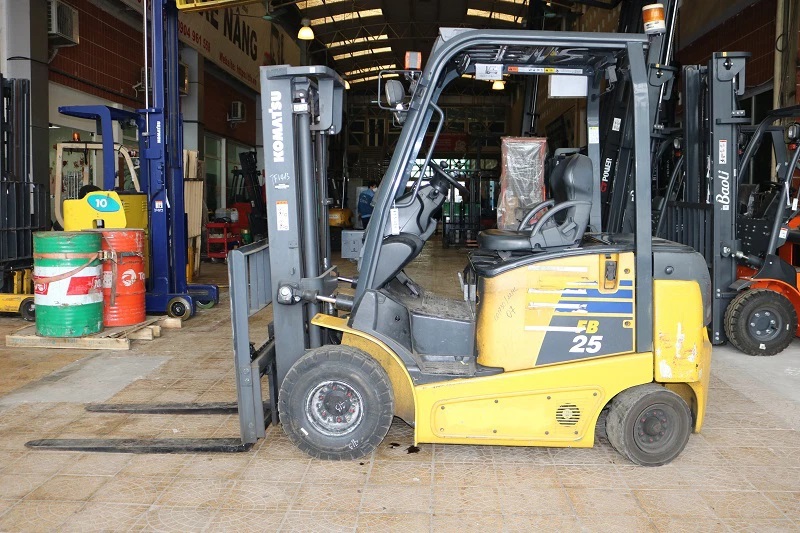 Xe nâng điện Komatsu ngồi lái