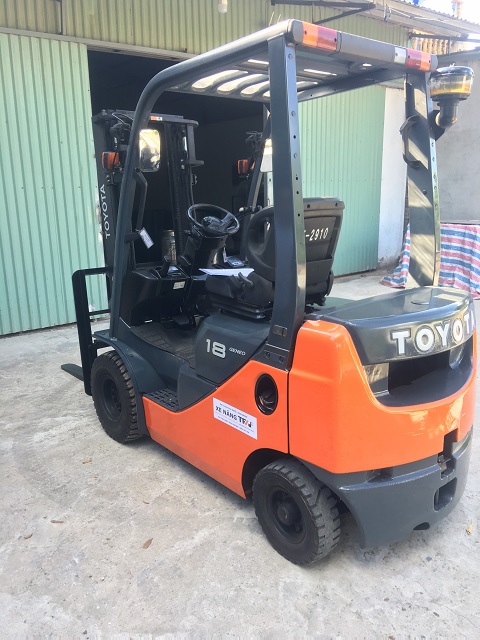 bàn giao xe Toyota cho khách