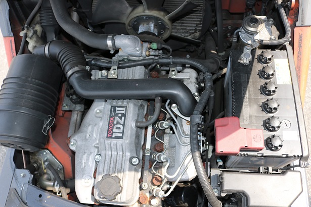 Khoang động cơ Xe nâng dầu Toyota 1.5 tấn 02-8FD15