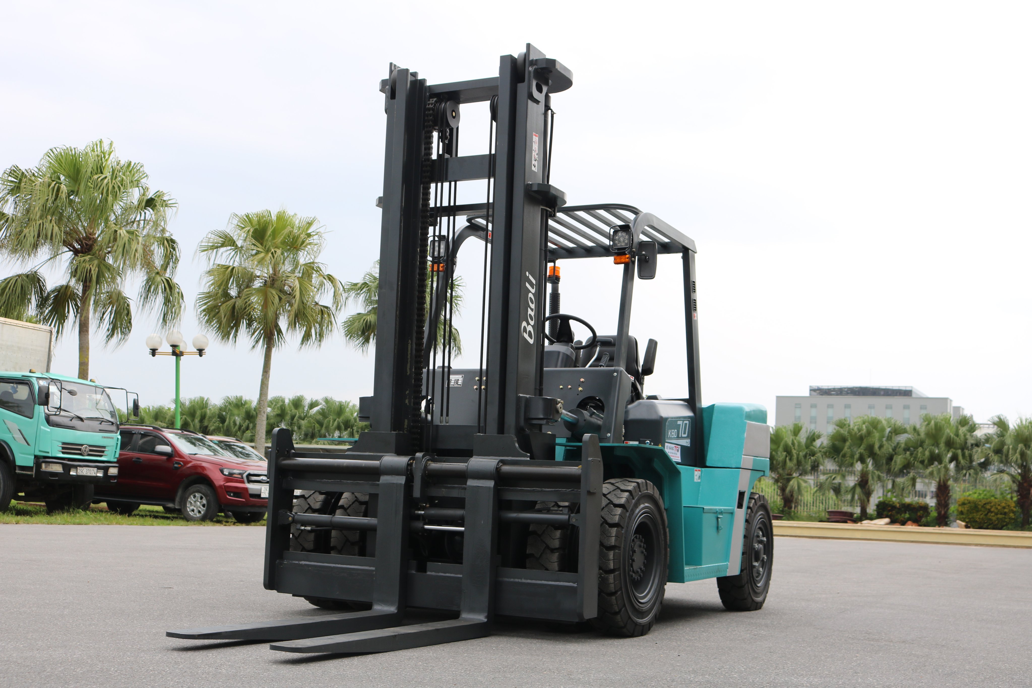 Khung nâng 2 tầng 4m trên xe nâng 7 tấn Kion Baoli