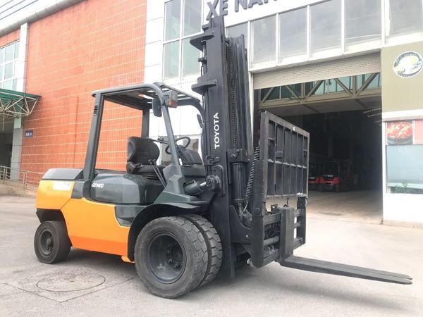 Xe nâng dầu 4 tấn Toyota 7FD40