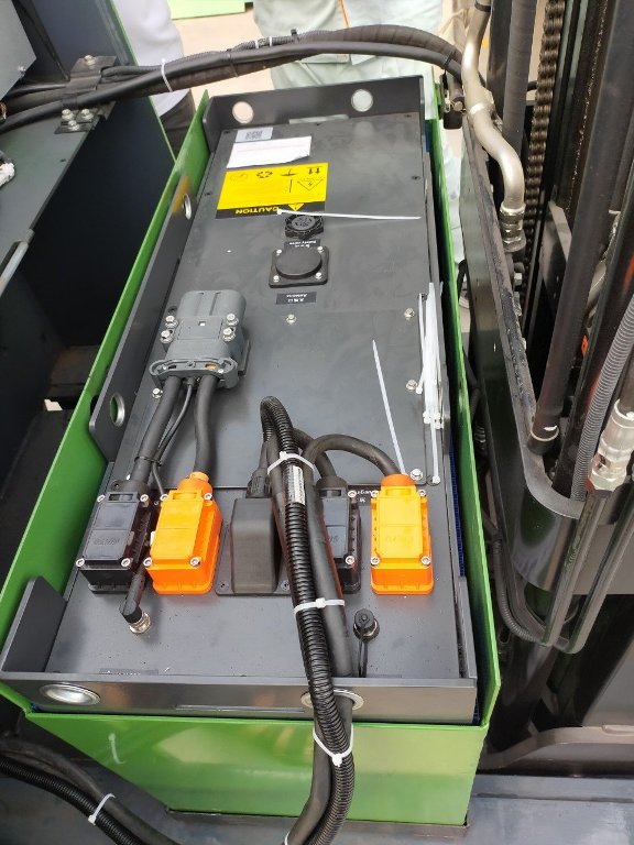 Cho thuê Xe nâng điện sử dụng bình lithium hoạt động 3 ca liên tục