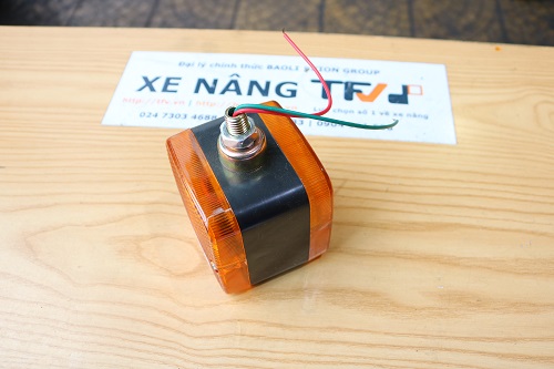 Cụm đèn xin nhan xe nâng KOMATSU mã HS-LL022 hàng mới 100%. Mã P.00384