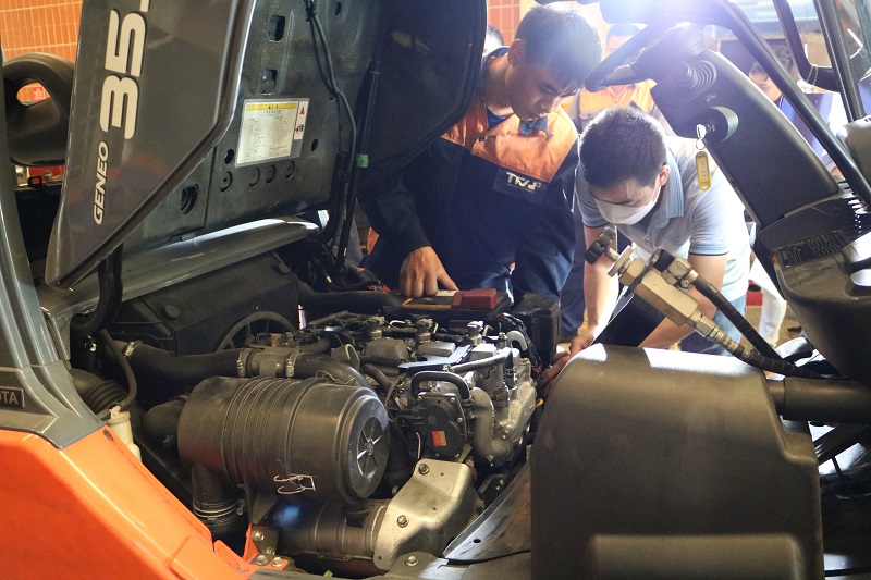TFV kiểm tra động cơ xe nâng dầu và khắc phục sự cố
