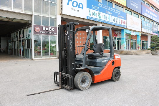 Xe nâng dầu 2.5 tấn Toyota 02-8FD25