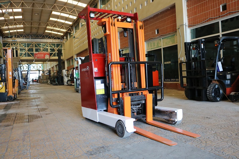 Xe nâng điện cũ Reach Truck Toyota 7FBRS20. Khung FSV4300. Sản xuất năm 2011. 