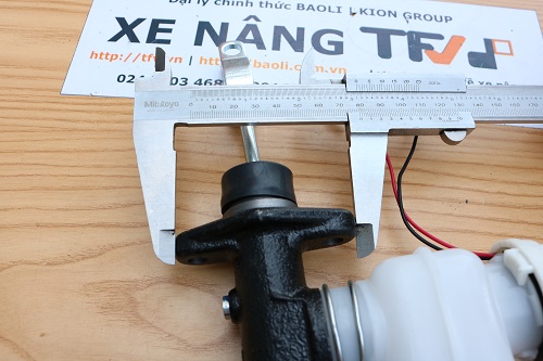 Tổng phanh xe nâng Komatsu FD10~18-16-17. FG10~18-16-17 mã 3EB-36-31281. Mã P.00896