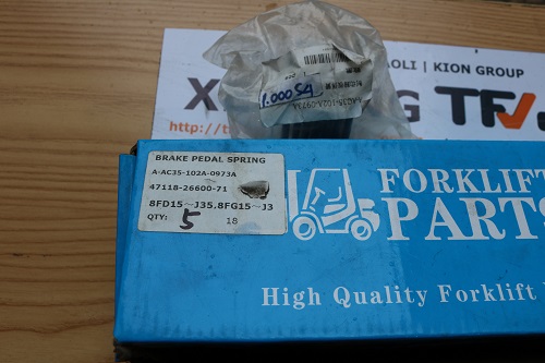 Lò xo chân phanh xe nâng Toyota 8FD15～J35, 8FG15～J35 mã 47118-26600-71. Mã P.00054 (2)