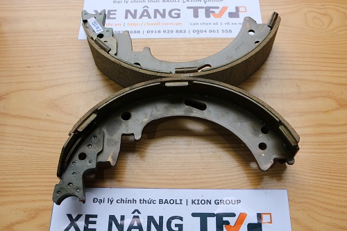 Má phanh xe nâng Toyota 7-8FDJ35, 7-8FGJ35 mã 91846-17200 hiệu Folangsi. Mã P.00883