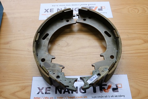 Má phanh xe nâng Toyota 7-8FDJ35, 7-8FGJ35 mã 91846-17200 hiệu Folangsi. Mã P.00883