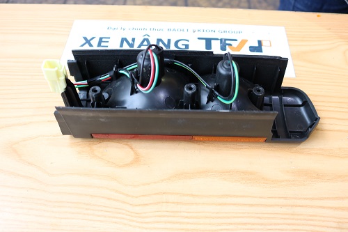 Đèn hậu xe nâng Toyota model 8FD10～30, 8FG10～30 mã 56630-26601-71. Mã P. 00028