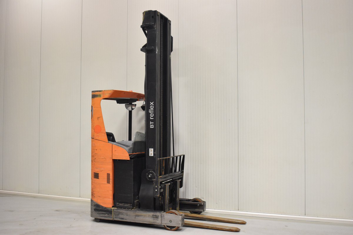 Xe nâng điện cũ Reach truck ngồi lái 2.0 tấn RRE200. Khung Triplex 8500mm.​​​ Sản xuất 2010.