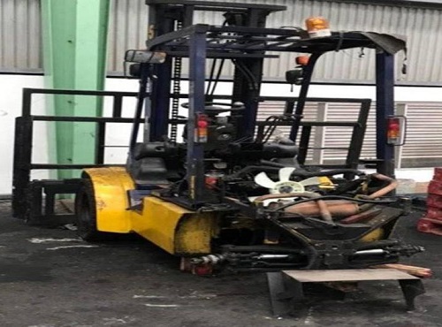 Xe nâng cũ kém chất lượng