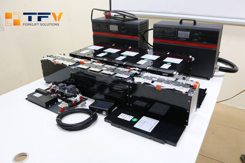 Kích thước của bình lithium nhỏ gọn hơn ắc quy axit chì đáng kể