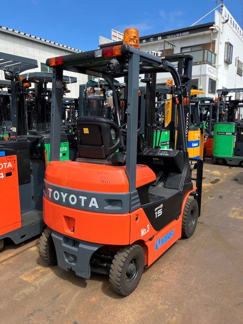 Xe nâng điện cũ ngồi lái 1.5 tấn Toyota 8FBH15, nâng cao 3.7m, sx 2017