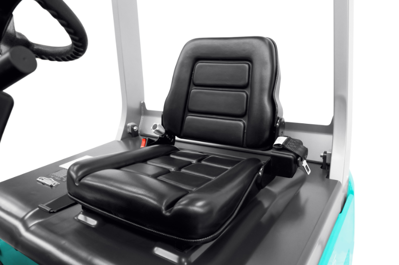 Cabin rộng rãi với ghế ngồi có giảm chấn
