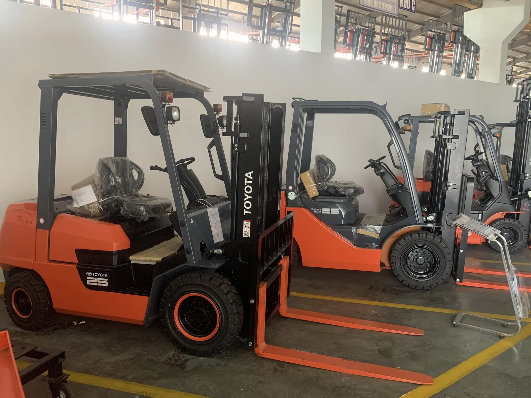 Xe nâng điện toyota