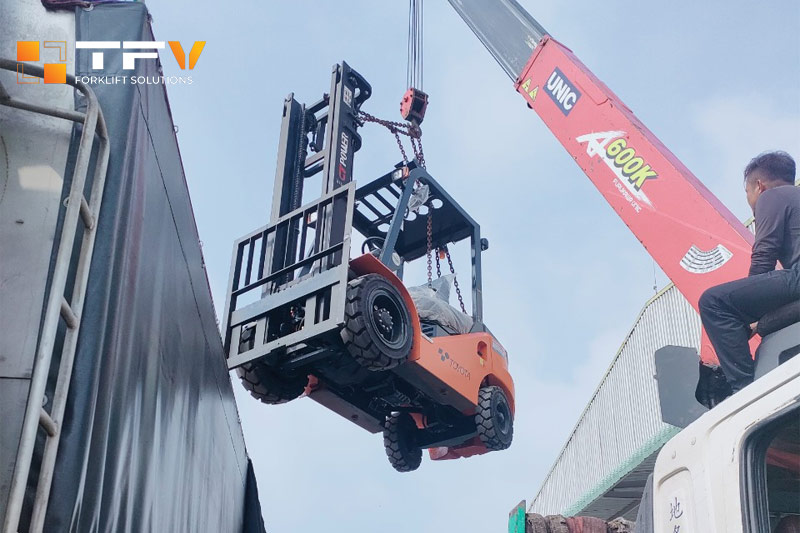 Chi phí vận chuyển xe nâng phụ thuộc nhiều yếu tố