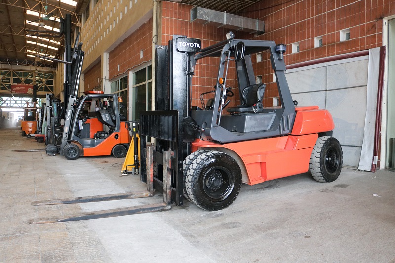 Xe nâng sử dụng động cơ dầu Diesel
