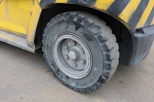 Cần chú ý đến lốp xe, không để bị mòn