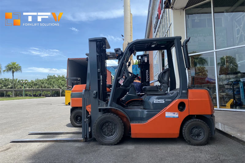 Xe nâng Toyota