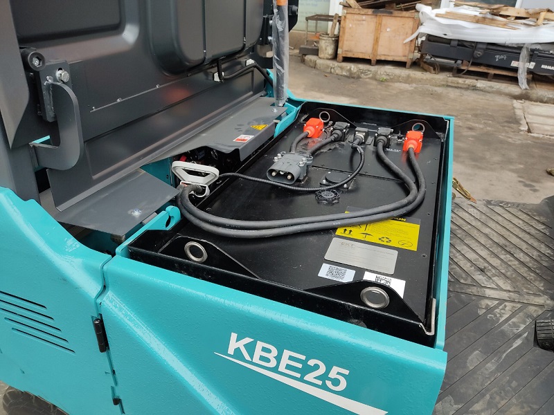 Xe nâng điện sử dụng bình lithium cho khả năng hoạt động 3 ca liên tục