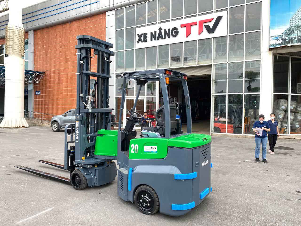 TFV bàn giao xe nâng điện pin Lithium Mima