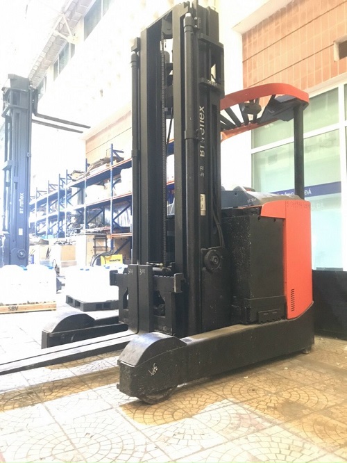 Xe nâng điện cũ Reach truck 2.5 tấn BT RRE250