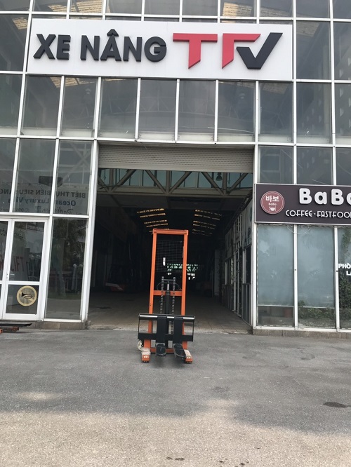 Xe nâng tay cao 1,4 tấn hiệu Interlift