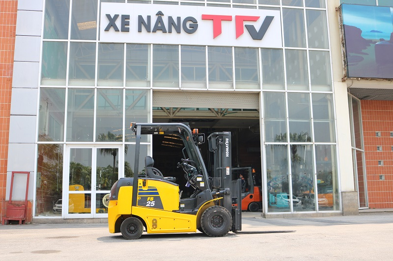 Dịch vụ cho thuê xe nâng tại TFV được khách hàng tin tưởng