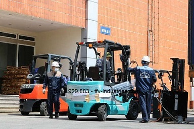 Đội ngũ kỹ thuật giàu kinh nghiệm bên thiết bị nâng hạ