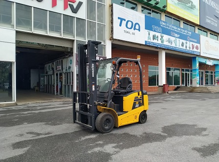 Xe nâng điện Komatsu FB25-12
