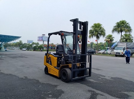 Xe nâng điện Komatsu FB25-12