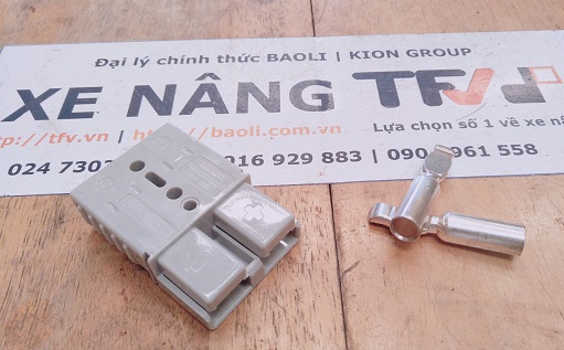 Giắc kết nối ắc quy 120A.