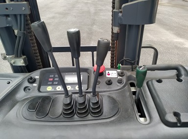 tay điều khiển xe nâng reach truck Komatsu FB13RS-15