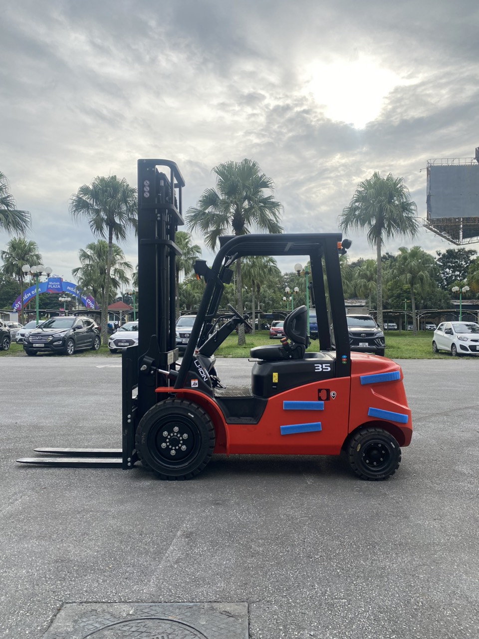 Xe nâng động cơ điện hiệu EP Interlift EFL353 mới 100%, sx 2024