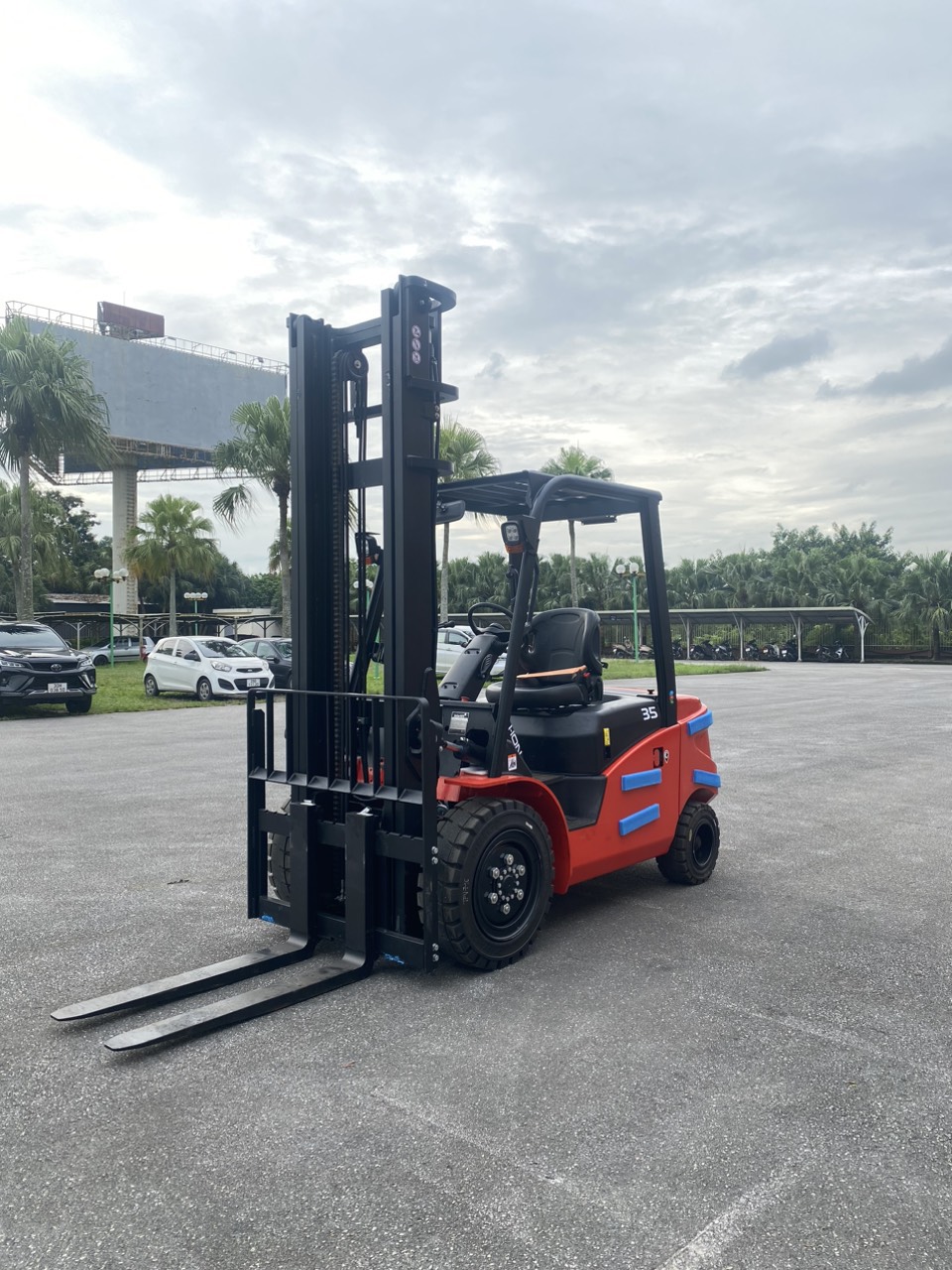 Xe nâng động cơ điện hiệu EP Interlift EFL353 mới 100%, sx 2024