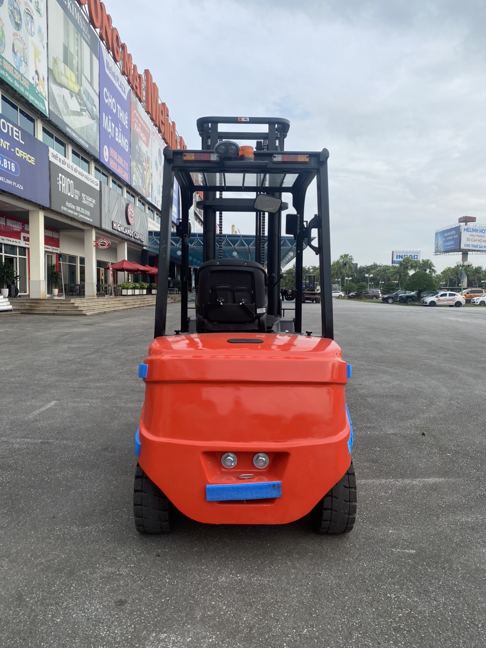 Xe nâng động cơ điện hiệu EP Interlift EFL353 mới 100%, sx 2024