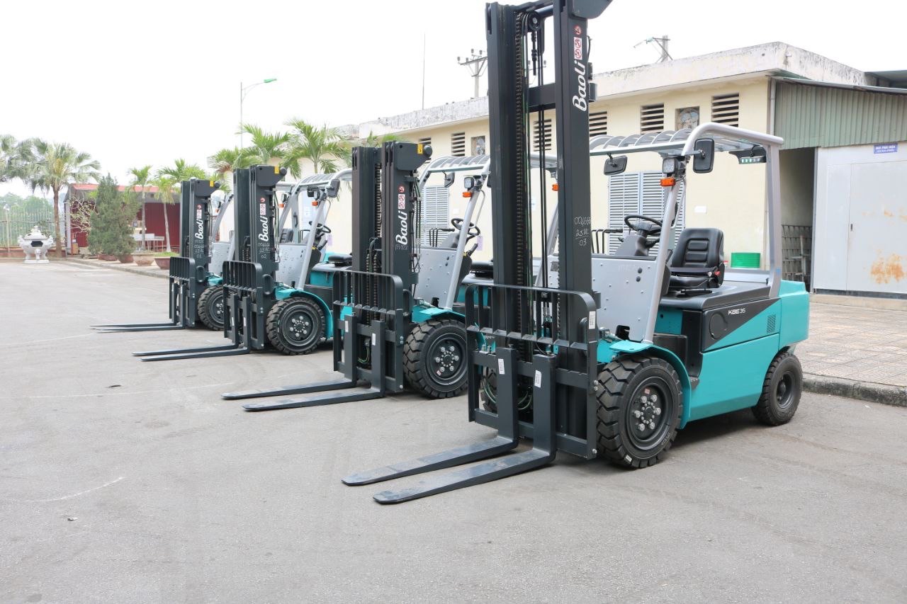 Xe nâng 2.5 tấn