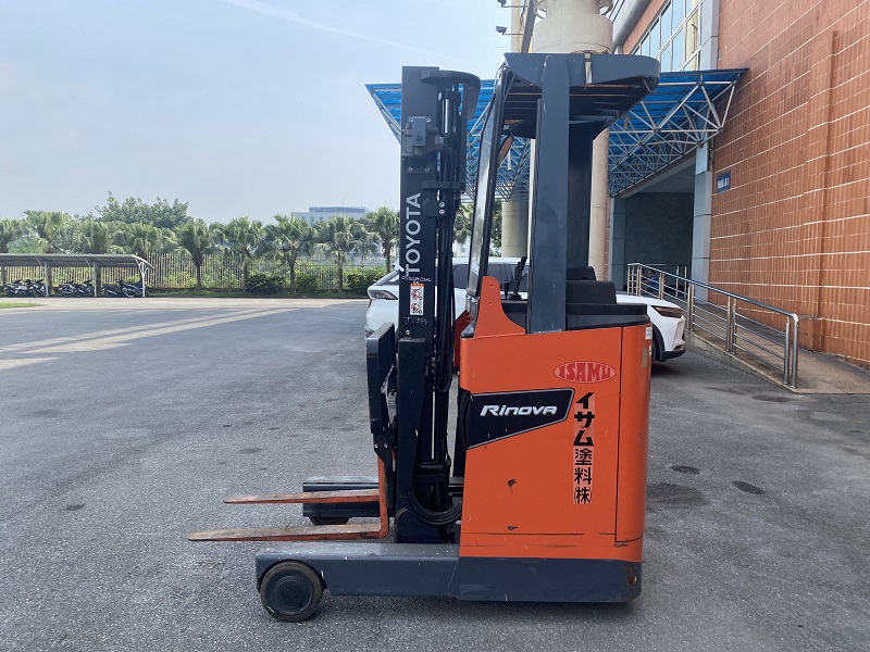 Xe nâng điện cũ Reach Truck Toyota 8FBRB13