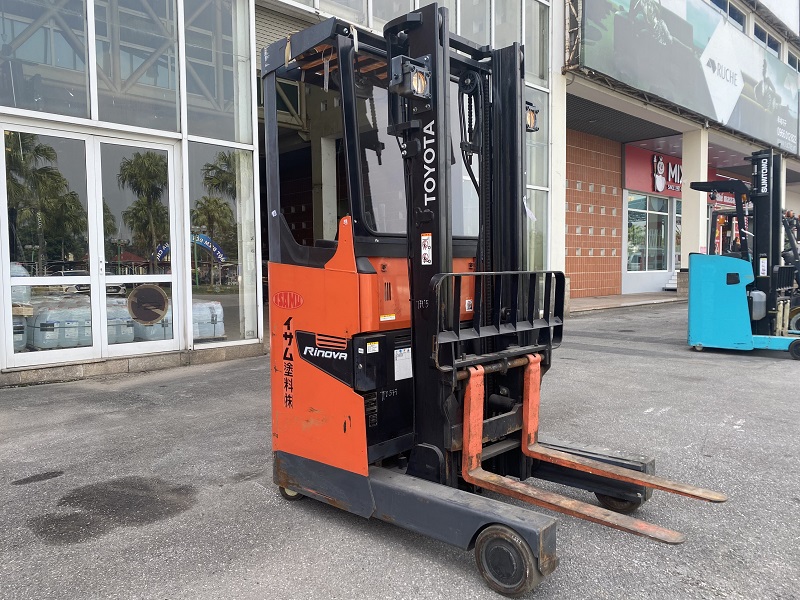 Xe nâng điện cũ Reach Truck Toyota 8FBRB1Xe nâng điện cũ Reach Truck Toyota 8FBRB133