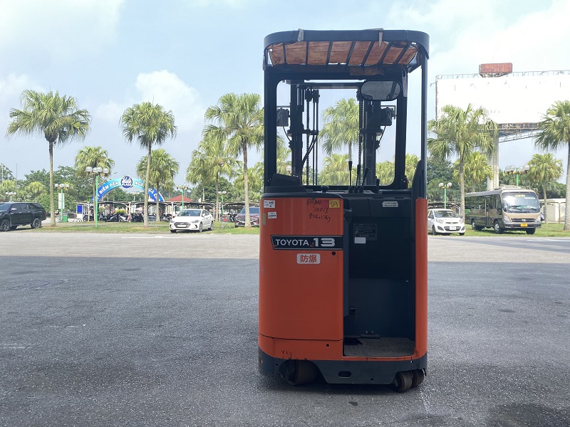 Xe nâng điện cũ Reach Truck Toyota 8FBRB13