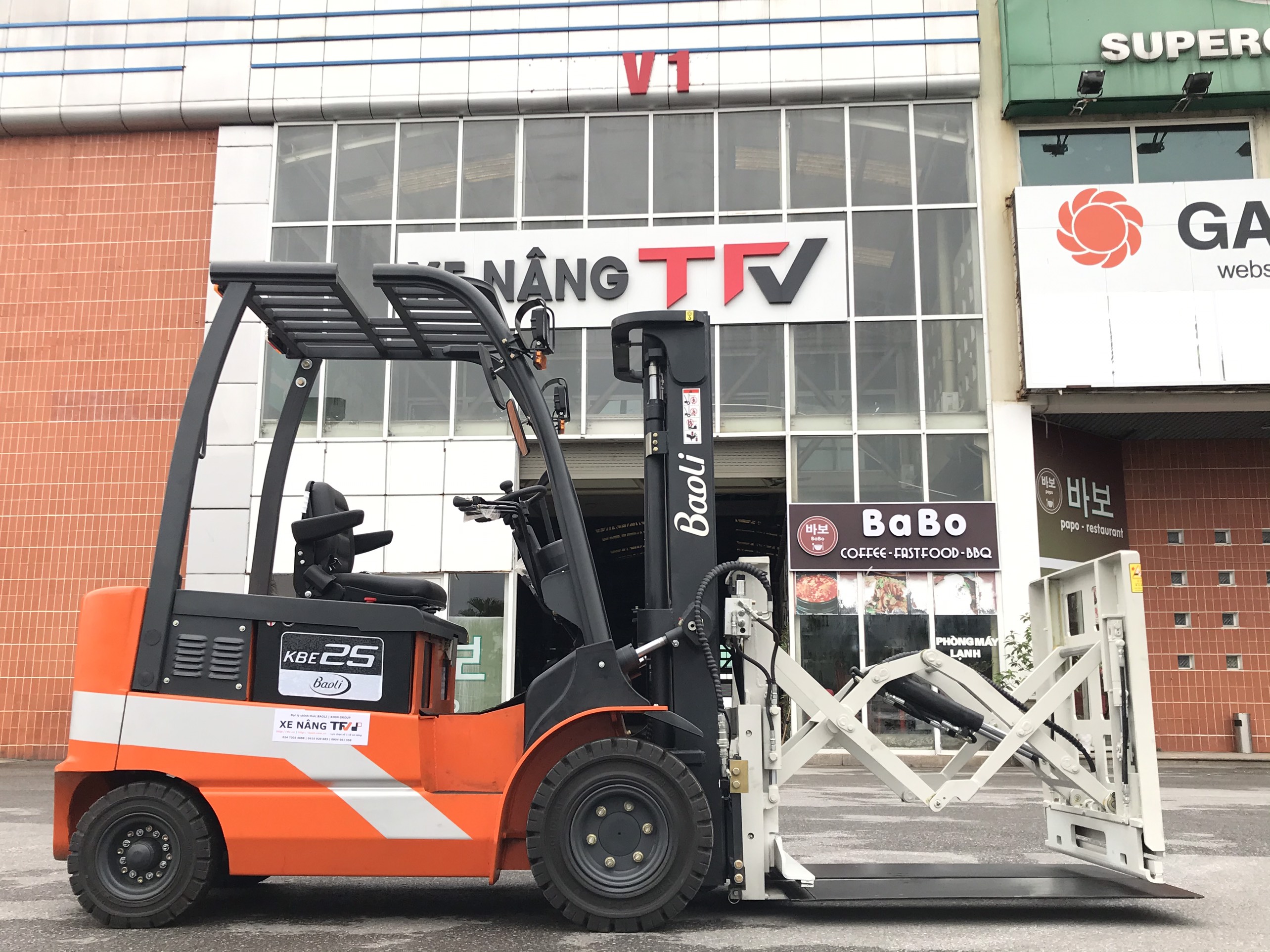 Xe nâng KION Baoli lắp bộ công tác kéo đẩy Push Pull