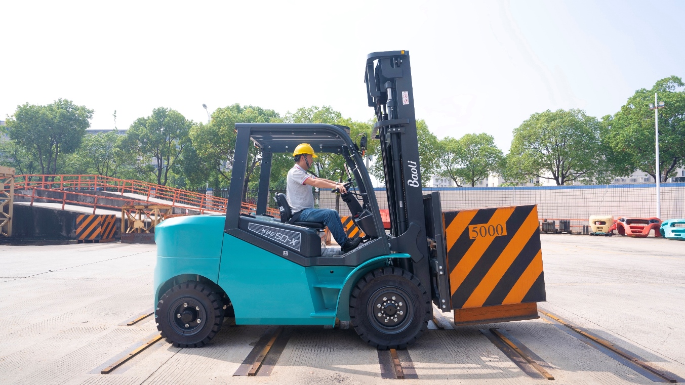 Xe nâng điện Baoli KBE50-X thử tải