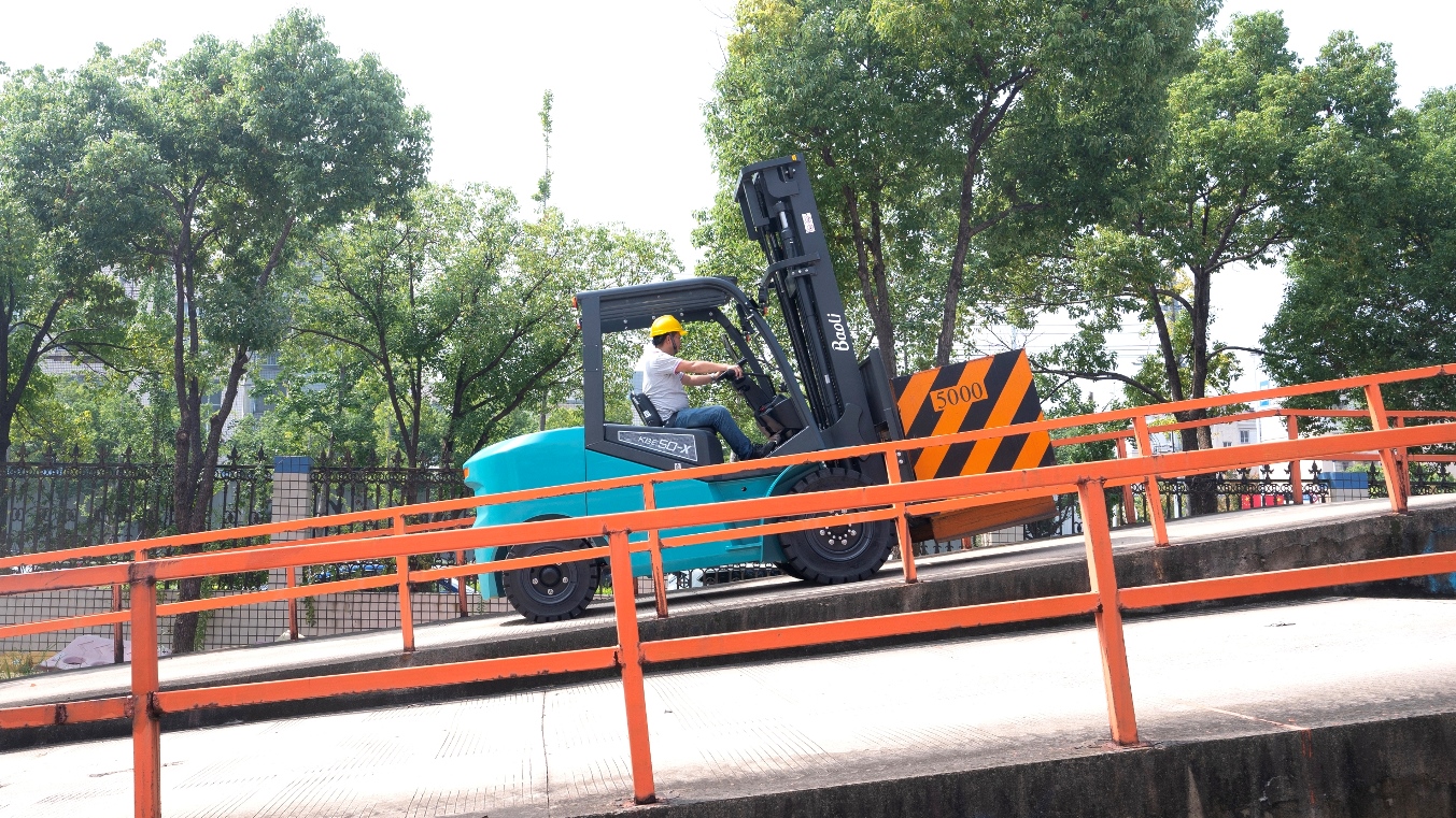 Sức mạnh Xe nâng điện Baoli 4-5 tấn