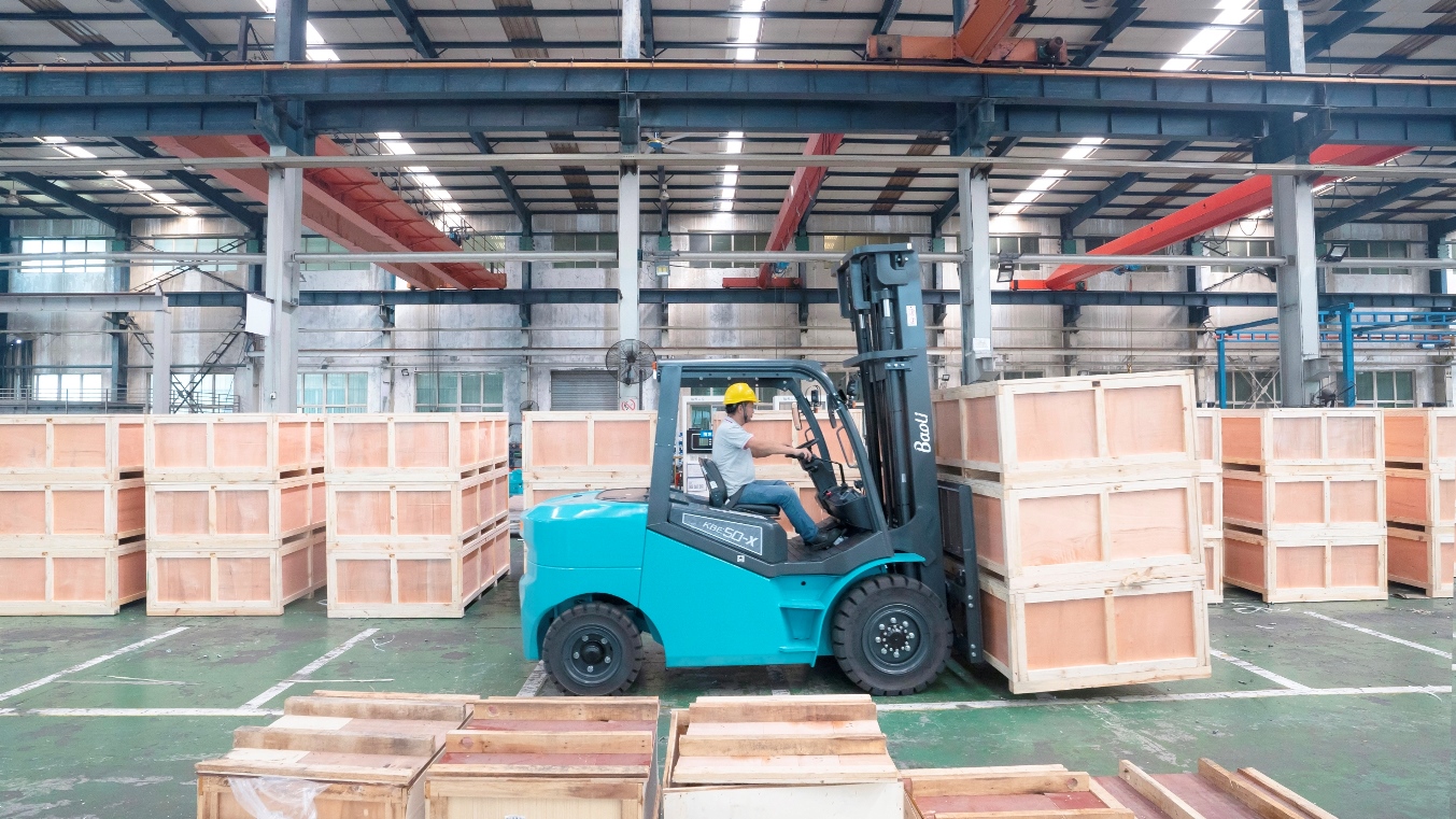 Xe nâng điện Baoli tại kho Khách hàng