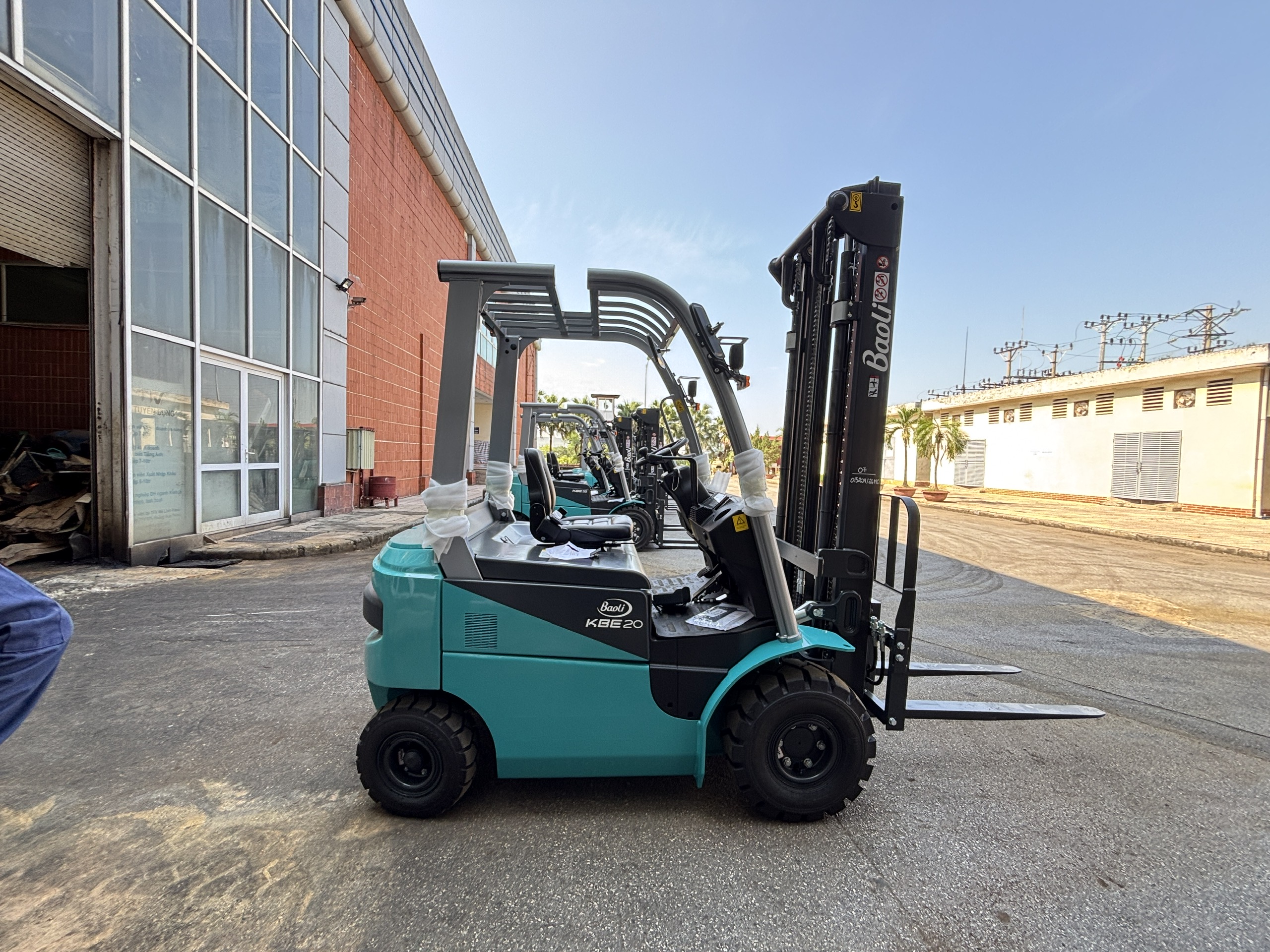 Xe nâng điện chuyển đổi sang pin lithium